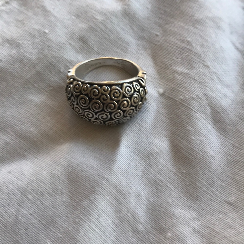Fashion ring. Great for 🎁